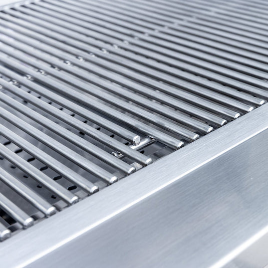 Summerset Sizzler 32″ Built-in Grill – Front view showing stainless steel construction, burner controls, and grilling surface