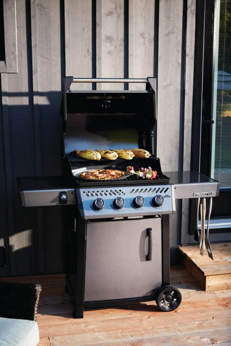 Napoleon  Freestyle 425 Gas Grill-4 Burners
