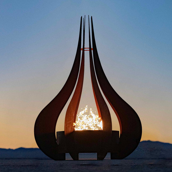 OUTDOOR PLUS FIRE SCULPTURESTHE COMET FIRE SCULPTURE CORTEN STEEL