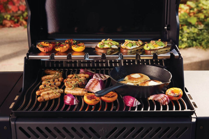 Load image into Gallery viewer, Napoleon Phantom Rogue® SE Gas Grill 425 RSIB
