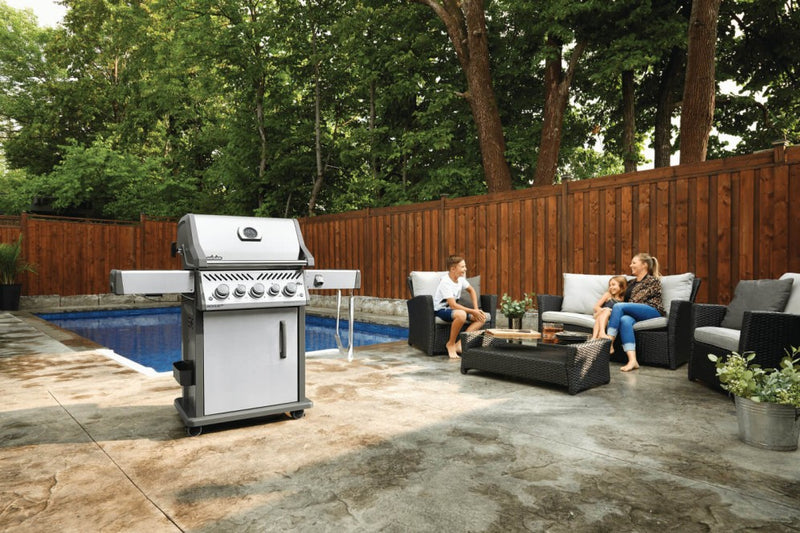 Load image into Gallery viewer, Napoleon Rogue® SE Gas Grill 425 RSIB
