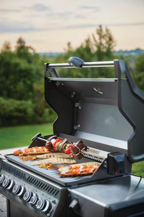 Load image into Gallery viewer, Napoleon Rogue® SE Gas Grill 625 RSIB
