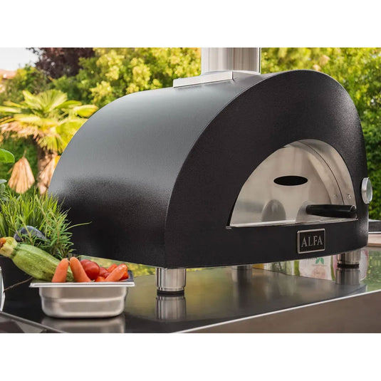 Alfa Moderno 1 gas pizza oven available in Ruby Red and Anthracite Gray for natural gas or liquid propane outdoor cooking