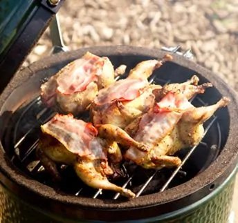 Load image into Gallery viewer, Big Green Egg 10&quot; Mini
