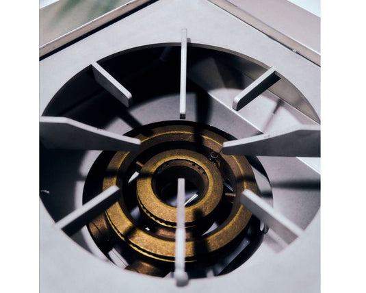 Twin Eagles 24-inch built-in gas power burner with reversible heavy duty grate and stainless steel lid outdoor kitchen