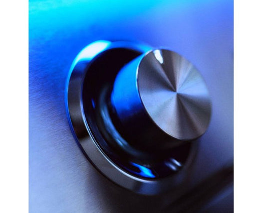 Twin Eagles 24-inch built-in gas power burner with reversible heavy duty grate and stainless steel lid outdoor kitchen